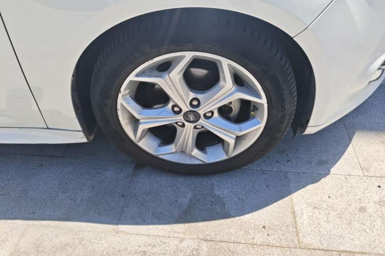 Used Ford Focus 2012 Hatchback 2.0L Automatic Luxury Sport Model Right Front Wheel Hub