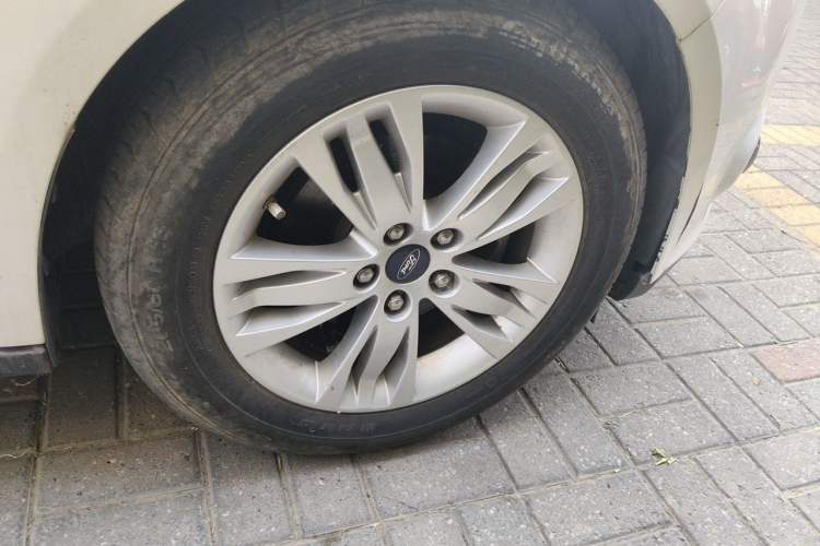 Used Ford Focus 2012 Hatchback 1.6L Automatic Comfort Model Right Front Wheel Hub