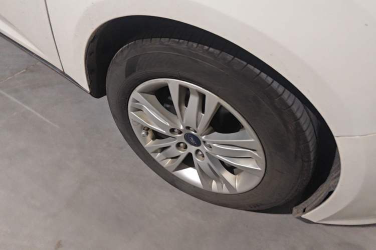 Used Ford Focus 2012 Hatchback 1.6L Manual Comfort Model Right Front Wheel Hub
