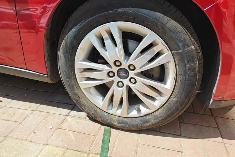 Used Ford Focus 2012 Hatchback 1.6L Automatic Comfort Model Right Front Wheel Hub
