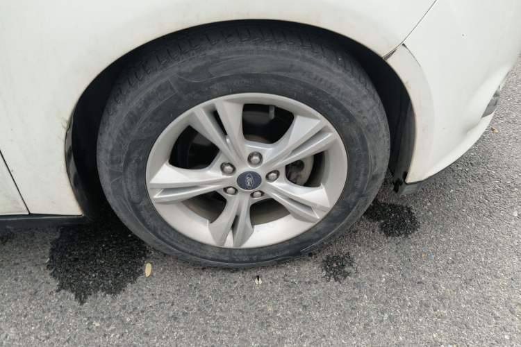 Used Ford Focus 2012 Hatchback 1.6L Manual Fashion Edition Right Front Wheel Hub