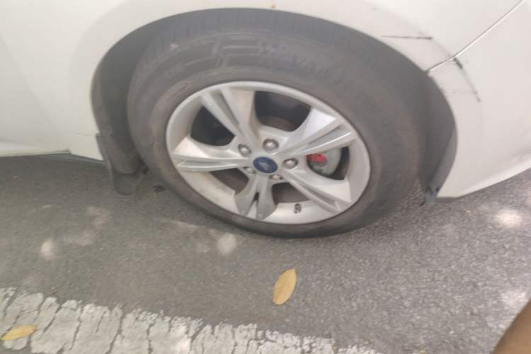 Used Ford Focus 2012 Sedan 1.6L Automatic Comfort Model Right Front Wheel Hub