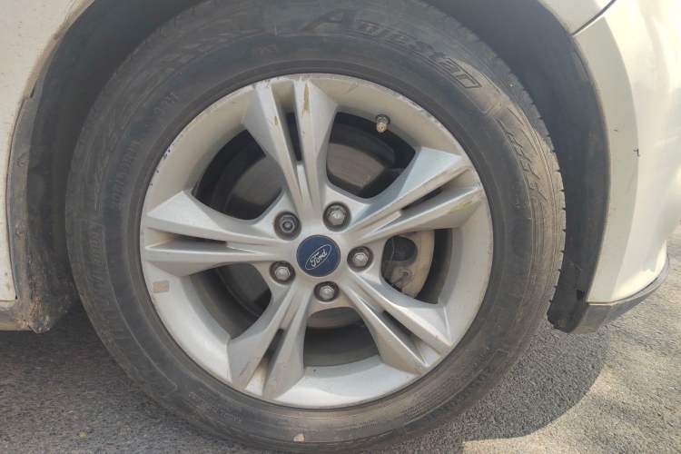 Used Ford Focus 2012 Sedan 1.6L Manual Fashion Edition Right Front Wheel Hub