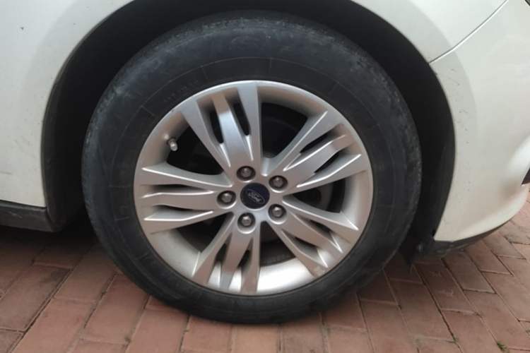 Used Ford Focus 2012 Hatchback 1.6L Automatic Comfort Model Right Front Wheel Hub