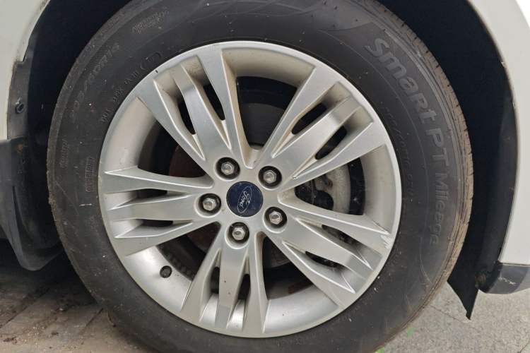 Used Ford Focus 2012 Hatchback 1.6L Automatic Comfort Model Right Front Wheel Hub