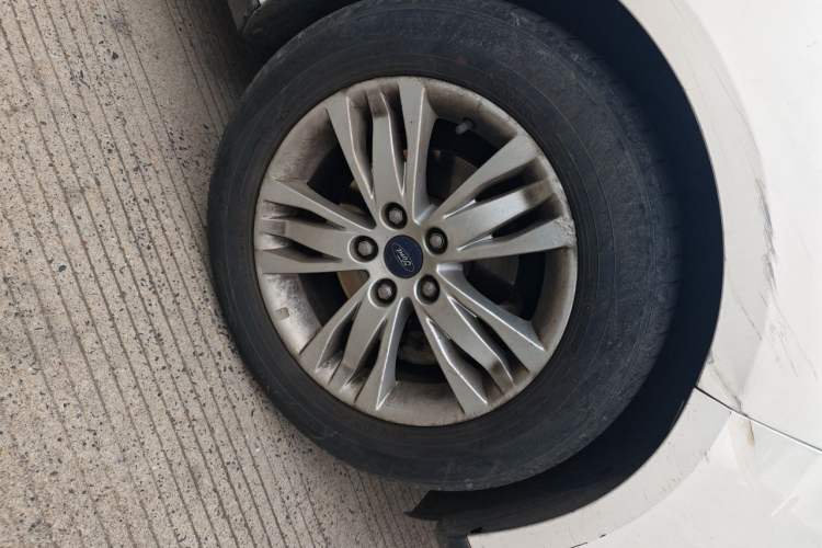 Used Ford Focus 2012 Hatchback 1.6L Automatic Comfort Model Right Front Wheel Hub