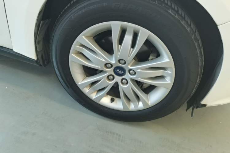 Used Ford Focus 2012 Hatchback 1.6L Automatic Comfort Model Right Front Wheel Hub