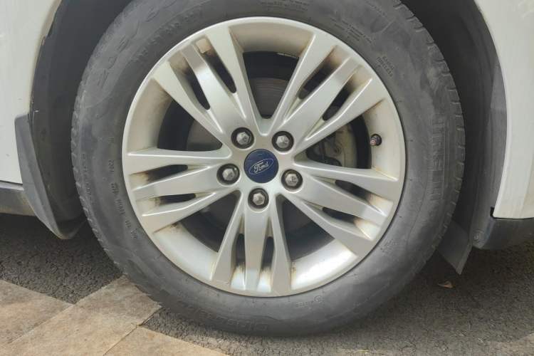 Used Ford Focus 2012 Sedan 1.6L Automatic Comfort Model Right Front Wheel Hub