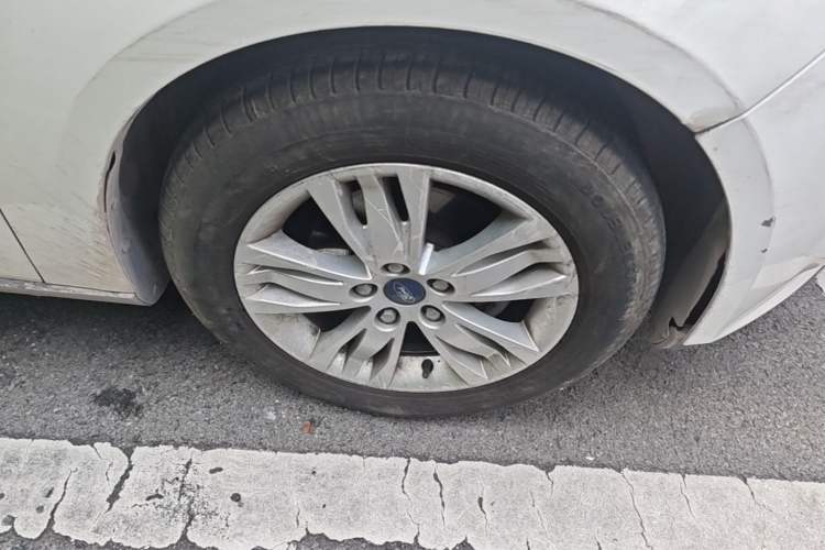 Used Ford Focus 2012 Hatchback 1.6L Automatic Comfort Model Right Front Wheel Hub