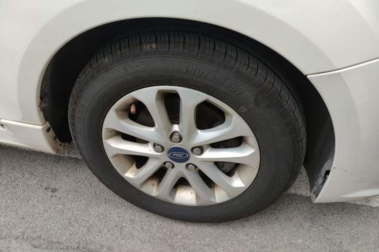 Used Ford Focus 2012 Hatchback Classic 1.8L Automatic Fashion Edition Right Front Wheel Hub