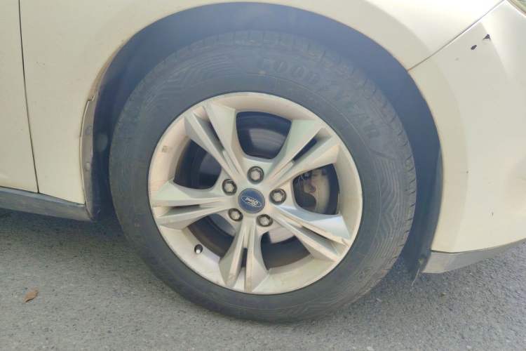 Used Ford Focus 2012 Sedan 1.6L Manual Fashion Edition Right Front Wheel Hub