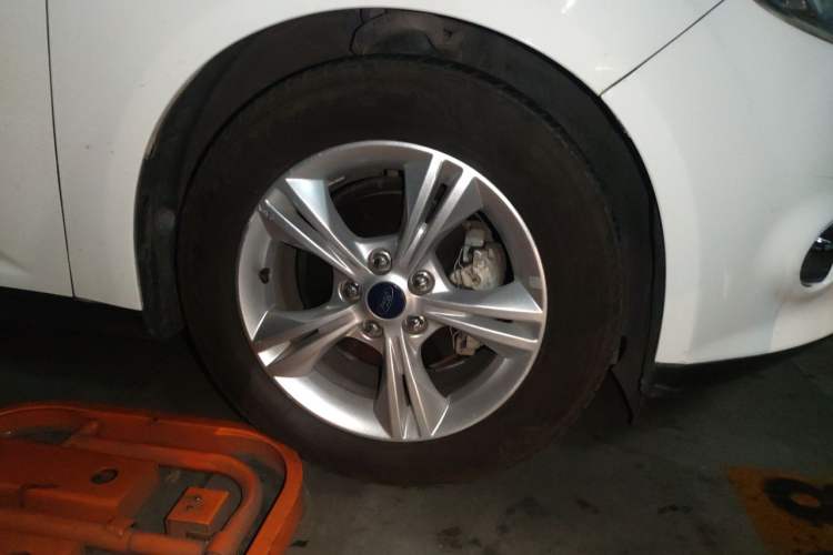 Used Ford Focus 2012 Sedan 1.6L Automatic Fashion Edition Right Front Wheel Hub