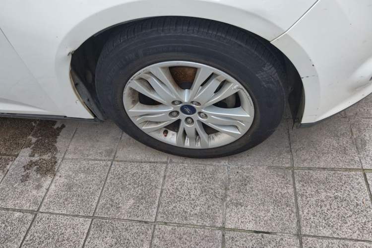 Used Ford Focus 2012 Sedan 1.6L Automatic Comfort Model Right Front Wheel Hub