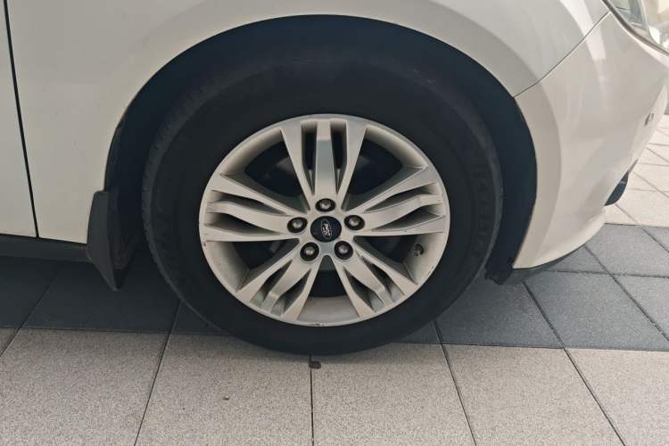 Used Ford Focus 2012 Hatchback 1.6L Automatic Comfort Model Right Front Wheel Hub