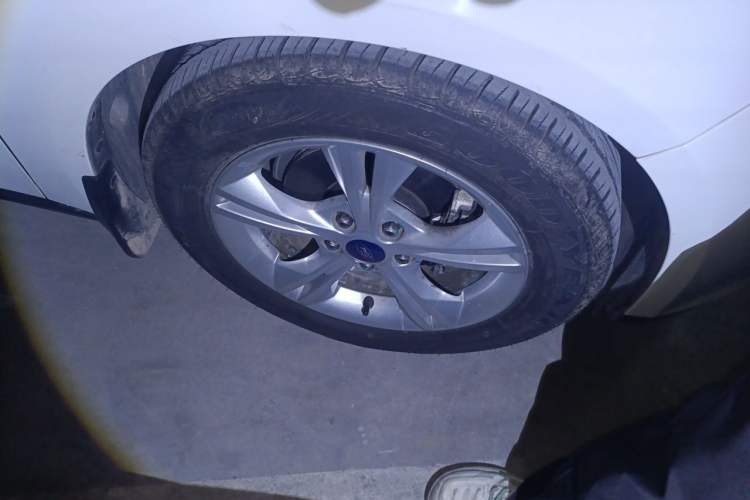 Used Ford Focus 2012 Sedan 1.6L Automatic Fashion Edition Right Front Wheel Hub