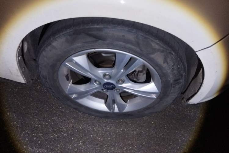 Used Ford Focus 2012 Sedan 1.6L Automatic Fashion Edition Right Front Wheel Hub