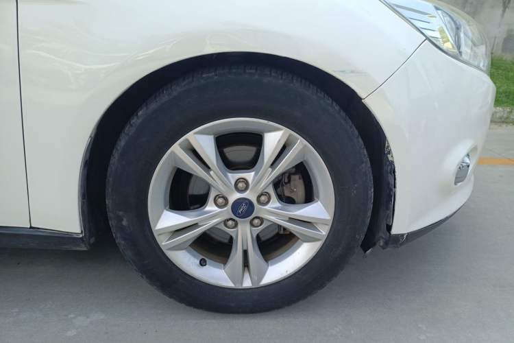 Used Ford Focus 2012 Hatchback 1.6L Automatic Fashion Edition Right Front Wheel Hub