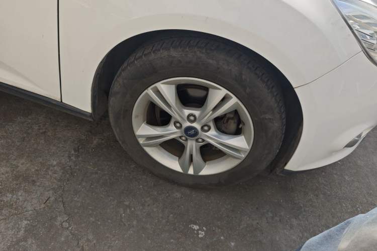 Used Ford Focus 2012 Sedan 1.6L Manual Fashion Edition Right Front Wheel Hub