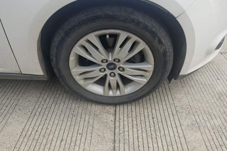 Used Ford Focus 2012 Hatchback 1.6L Automatic Comfort Model Right Front Wheel Hub