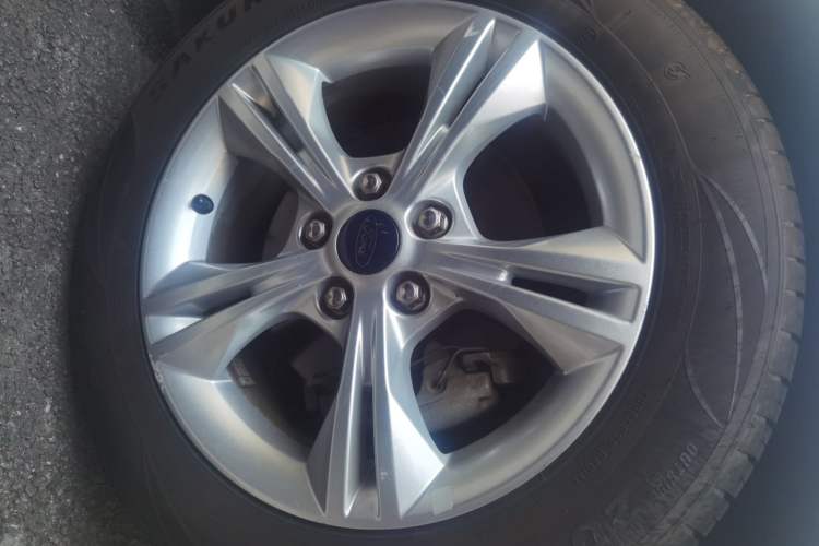 Used Ford Focus 2012 Sedan 1.6L Automatic Fashion Edition Right Front Wheel Hub