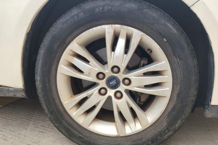 Used Ford Focus 2012 Sedan 1.6L Automatic Comfort Model Right Front Wheel Hub