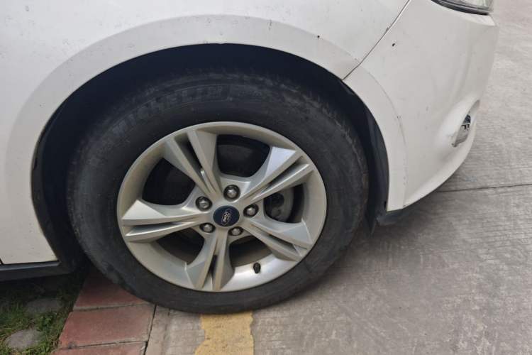Used Ford Focus 2012 Hatchback 1.6L Automatic Fashion Edition Right Front Wheel Hub