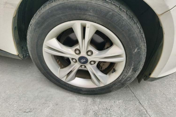 Used Ford Focus 2012 Sedan 1.6L Automatic Fashion Edition Right Front Wheel Hub