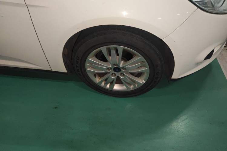 Used Ford Focus 2012 Sedan 1.6L Manual Comfort Model Right Front Wheel Hub