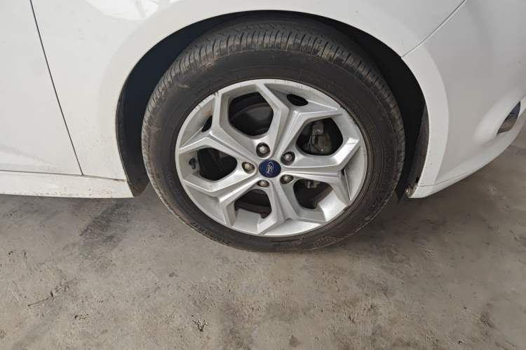 Used Ford Focus 2012 Hatchback 2.0L Automatic Luxury Sport Model Right Front Wheel Hub