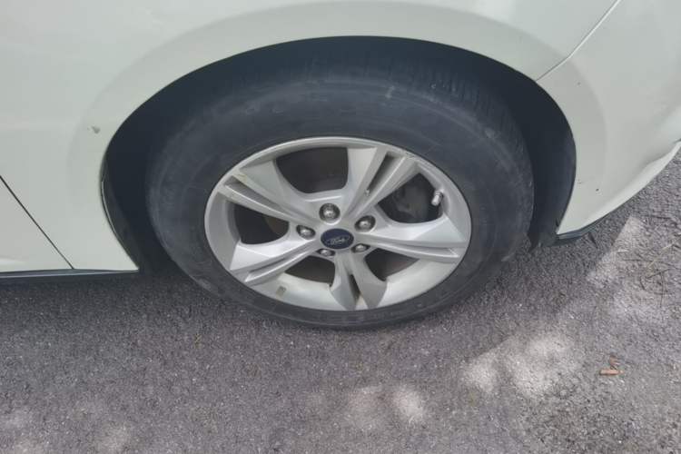 Used Ford Focus 2012 Hatchback 1.6L Automatic Fashion Edition Right Front Wheel Hub