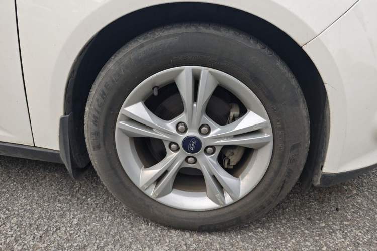 Used Ford Focus 2012 Hatchback 1.6L Manual Fashion Edition Right Front Wheel Hub