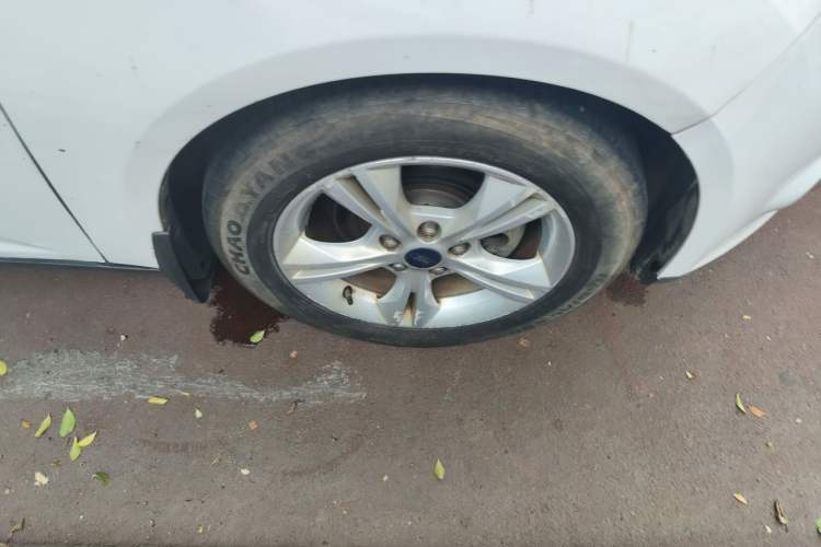 Used Ford Focus 2012 Sedan 1.6L Automatic Fashion Edition Right Front Wheel Hub