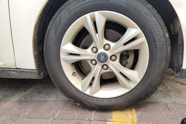 Used Ford Focus 2012 Sedan 1.6L Automatic Fashion Edition Right Front Wheel Hub