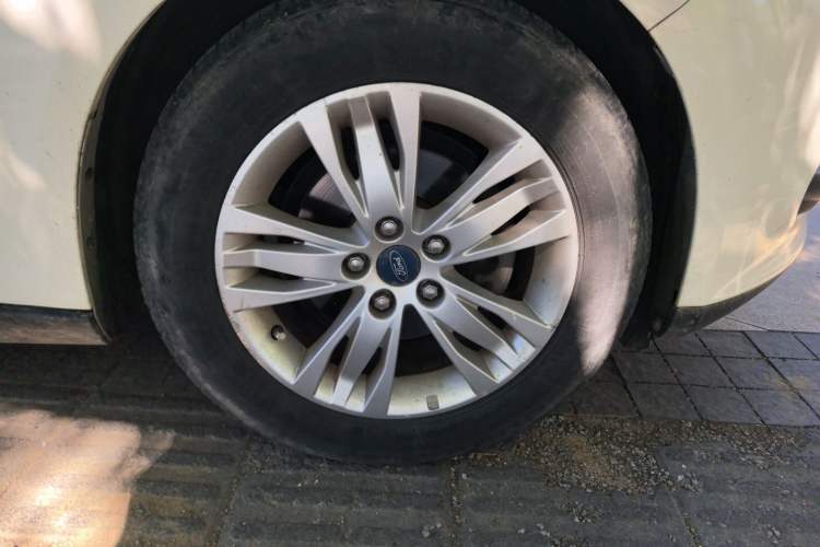 Used Ford Focus 2012 Hatchback 1.6L Manual Comfort Model Right Front Wheel Hub