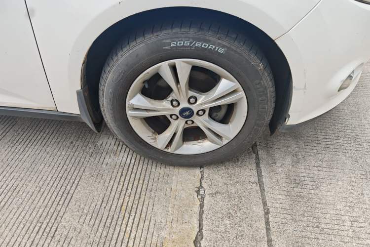 Used Ford Focus 2012 Sedan 1.6L Manual Fashion Edition Right Front Wheel Hub