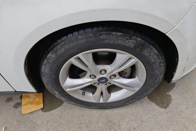 Used Ford Focus 2012 Sedan 1.6L Automatic Fashion Edition Right Front Wheel Hub