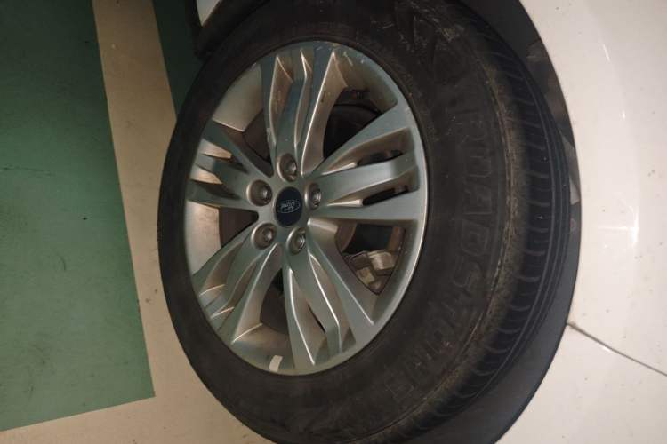 Used Ford Focus 2012 Sedan 1.6L Automatic Comfort Model Right Front Wheel Hub