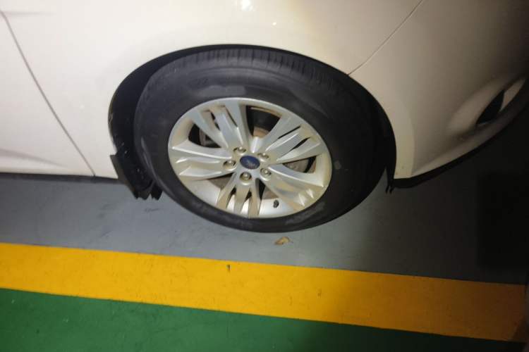 Used Ford Focus 2012 Hatchback 1.6L Manual Comfort Model Right Front Wheel Hub