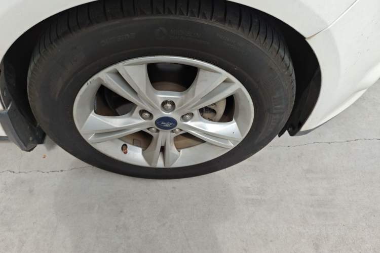 Used Ford Focus 2012 Hatchback 1.6L Automatic Fashion Edition Right Front Wheel Hub