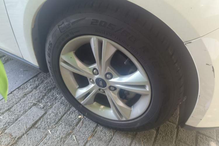Used Ford Focus 2012 Sedan 1.6L Automatic Fashion Edition Right Front Wheel Hub