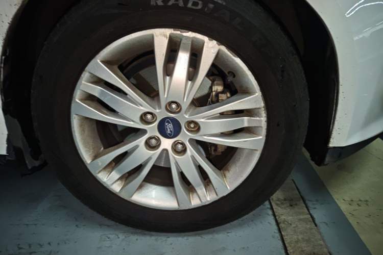 Used Ford Focus 2012 Hatchback 1.6L Automatic Comfort Model Right Front Wheel Hub