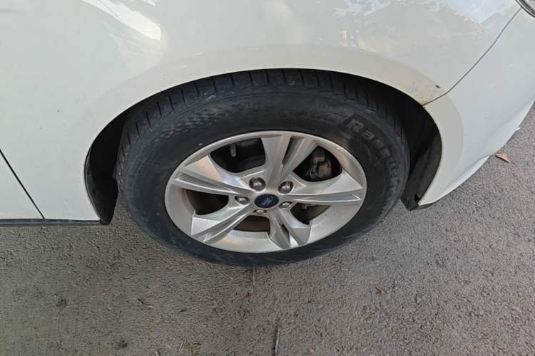 Used Ford Focus 2012 Sedan 1.6L Manual Fashion Edition Right Front Wheel Hub