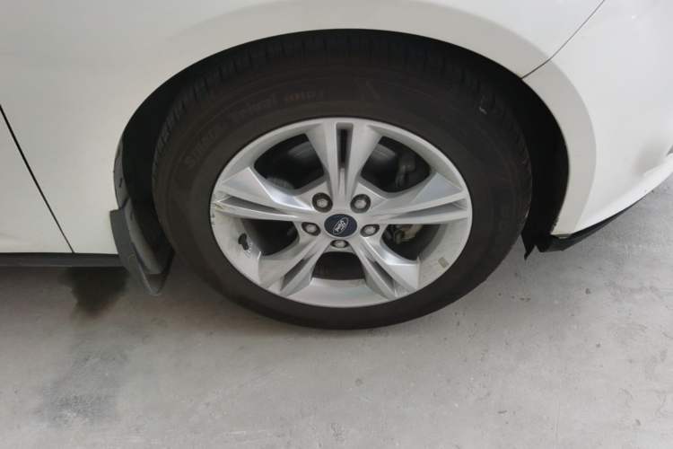 Used Ford Focus 2012 Hatchback 1.6L Automatic Fashion Edition Right Front Wheel Hub