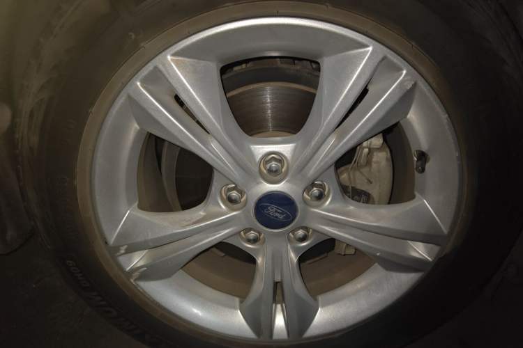 Used Ford Focus 2012 Hatchback 1.6L Automatic Fashion Edition Right Front Wheel Hub