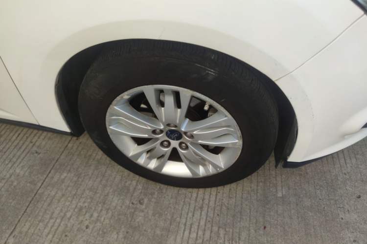 Used Ford Focus 2012 Hatchback 1.6L Automatic Comfort Model Right Front Wheel Hub