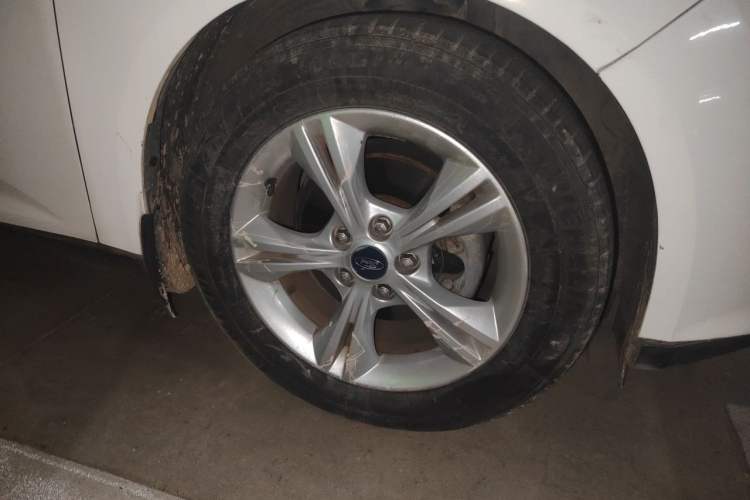Used Ford Focus 2012 Hatchback 1.6L Automatic Fashion Edition Right Front Wheel Hub