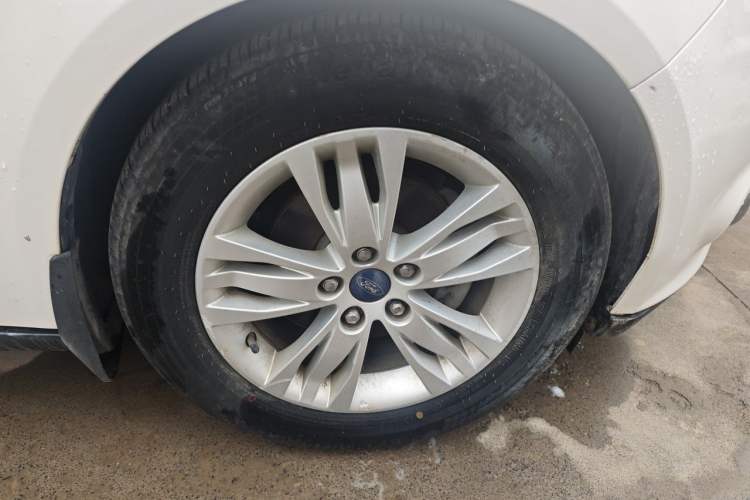 Used Ford Focus 2012 Hatchback 1.6L Automatic Comfort Model Right Front Wheel Hub