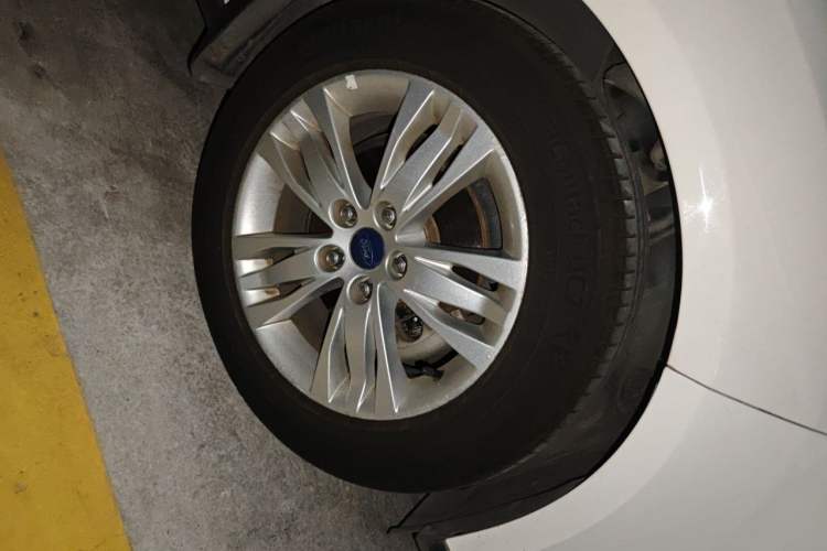 Used Ford Focus 2012 Hatchback 1.6L Automatic Comfort Model Right Front Wheel Hub