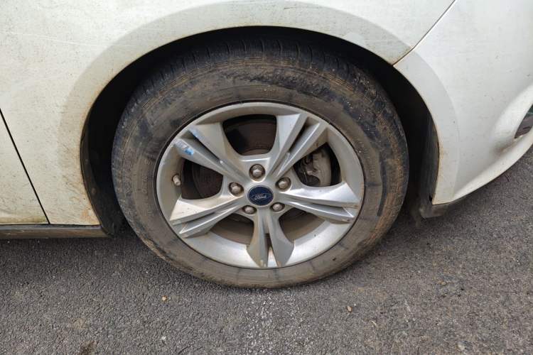 Used Ford Focus 2012 Hatchback 1.6L Automatic Fashion Edition Right Front Wheel Hub