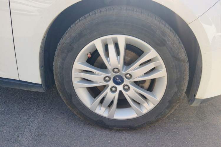 Used Ford Focus 2012 Hatchback 1.6L Automatic Comfort Model Right Front Wheel Hub